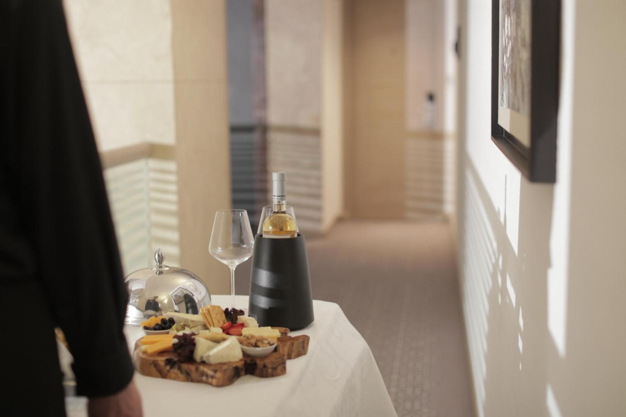 基弗里诺罗塔纳酒店 - 贝鲁特 外观 照片 A room service tray